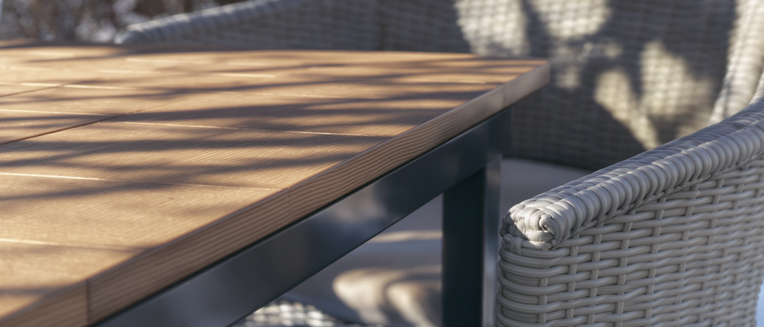 découvrez notre guide complet pour protéger votre mobilier extérieur en hiver. apprenez des astuces pratiques pour préserver vos meubles des intempéries, prolonger leur durée de vie et assurer leur esthétisme. ne laissez pas le froid endommager vos précieux aménagements extérieurs!