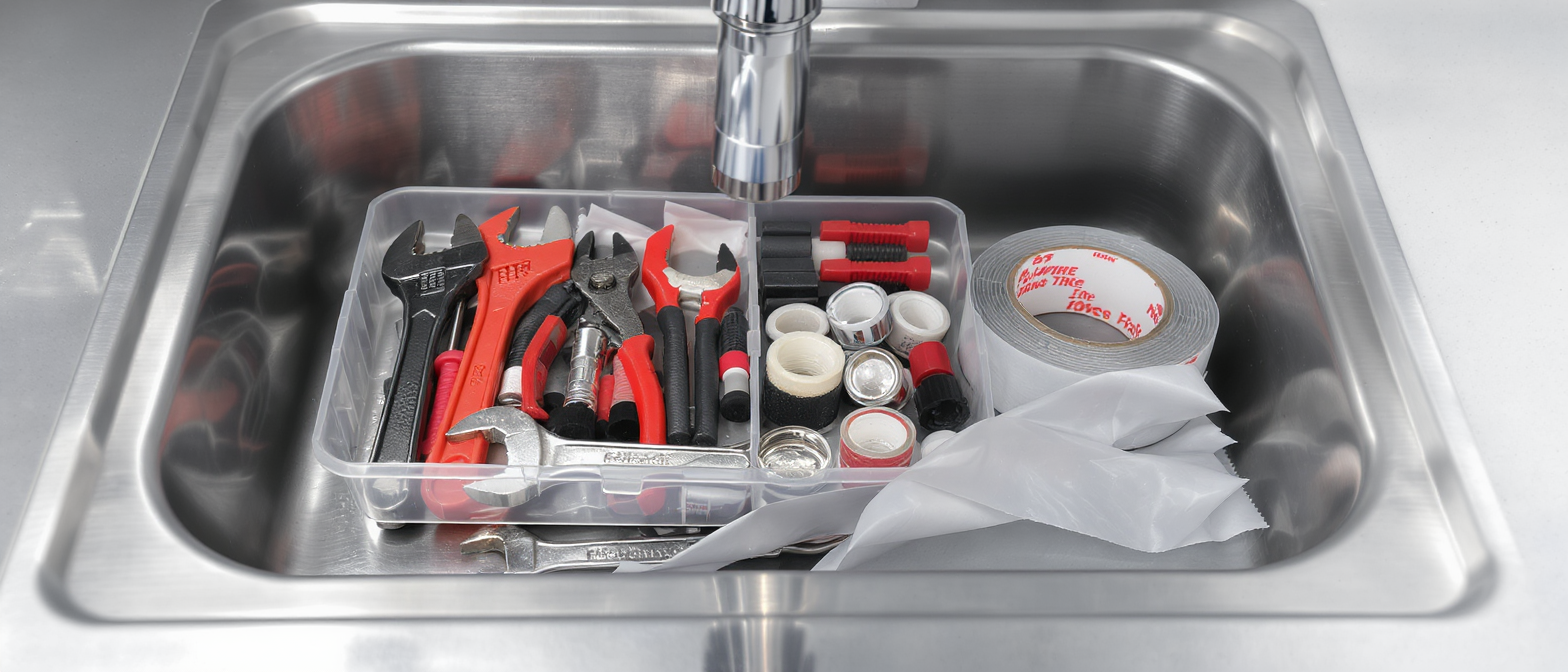 découvrez comment réparer facilement une fuite sous l’évier de votre maison avec nos conseils pratiques en plomberie. solutions simples, outils nécessaires et étapes détaillées pour régler le problème rapidement.