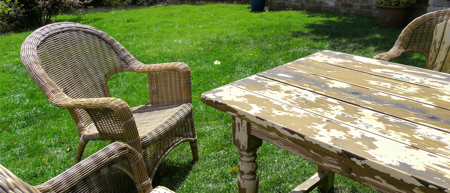 découvrez nos conseils pratiques pour prévenir la décoloration de vos meubles de jardin et préserver leur éclat au fil des saisons. astuces d'entretien, protection uv et choix des matériaux.