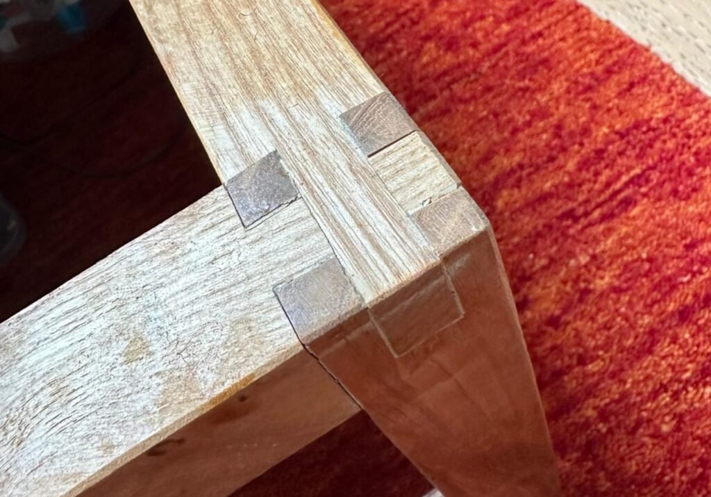 ssemblage bois en tenons et mortaises pour une table basse. Sans clous !