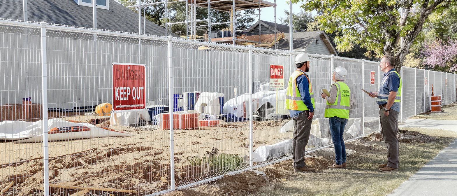 découvrez les conseils essentiels pour protéger efficacement votre chantier à la maison et éviter les oublis qui pourraient compromettre la sécurité et la qualité des travaux.