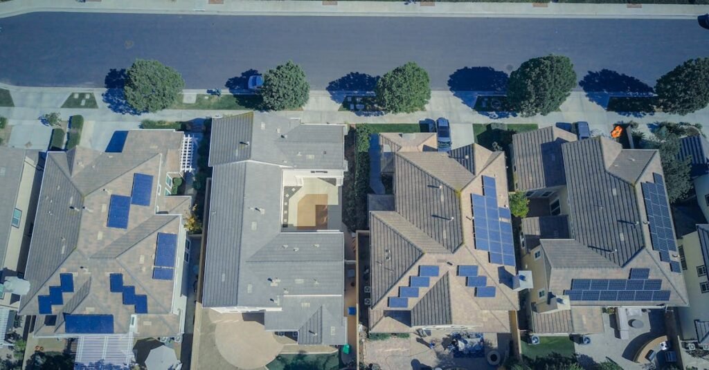 découvrez comment atteindre l'indépendance énergétique grâce à des solutions durables et innovantes pour réduire votre dépendance aux sources d'énergie externes.