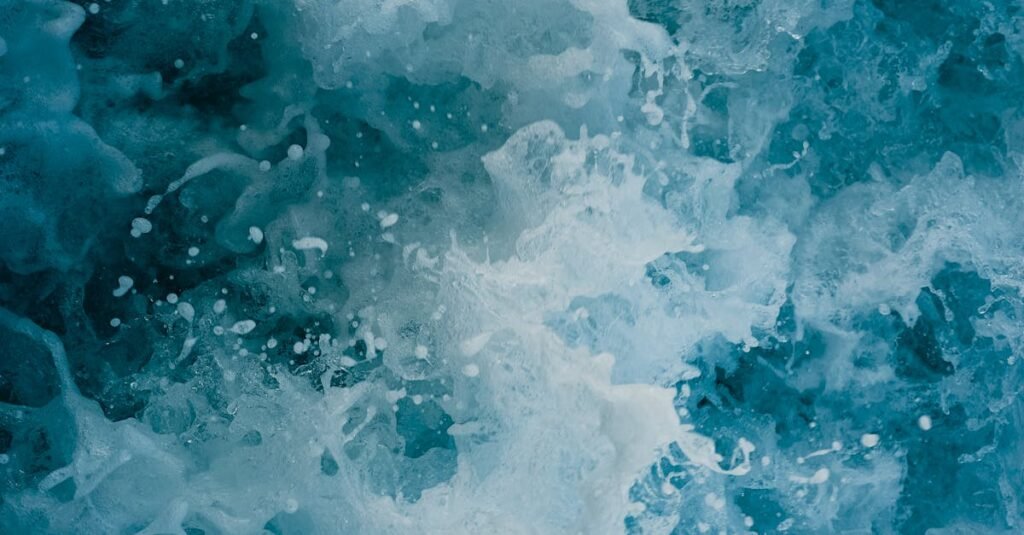 découvrez la teinte apaisante seafoam green, un vert doux inspiré des vagues marines, parfait pour apporter fraîcheur et sérénité à vos designs et décors.