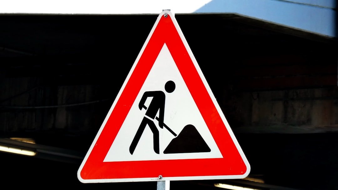 Quel recours si un voisin fait des travaux illégaux ?